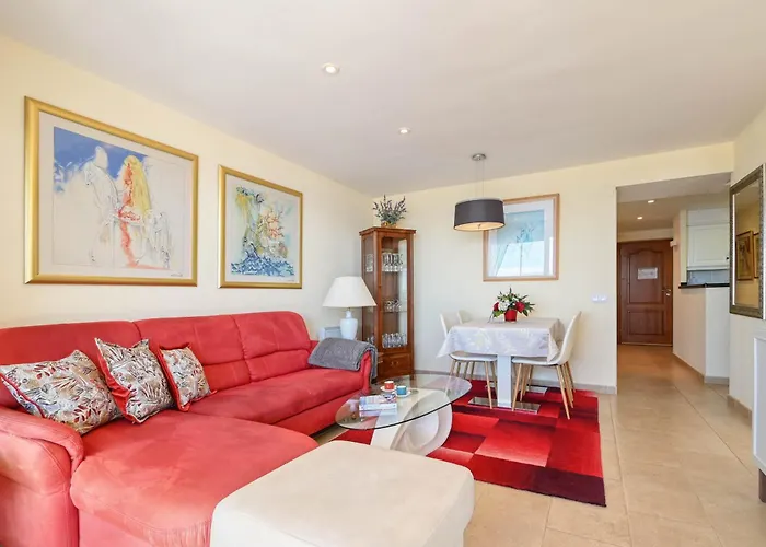 Oceanfront Apartment *