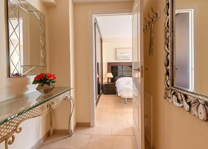 Oceanfront Apartment *